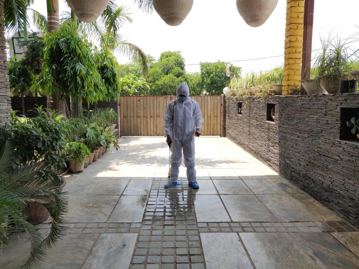 Aakritii Hotels Gurgaon Eksteriør bilde