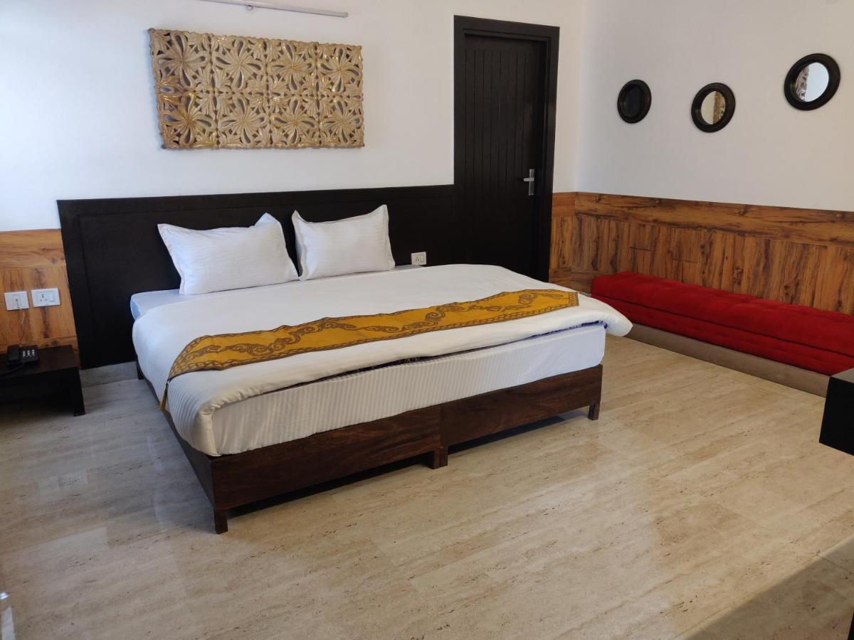 Aakritii Hotels Gurgaon Eksteriør bilde