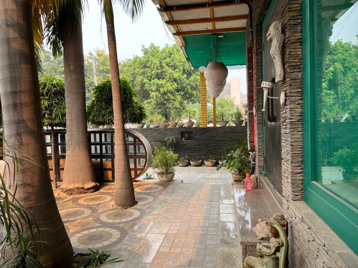 Aakritii Hotels Gurgaon Eksteriør bilde